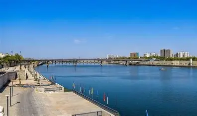 Ahmedabad city skyline / Sabarmati Riverfront
